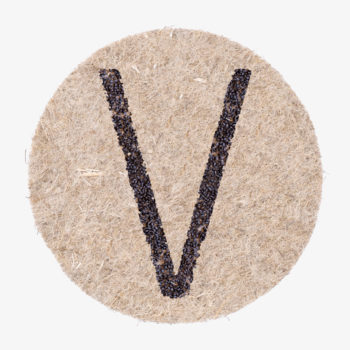 Buchstabe V aus Pflanzensamen